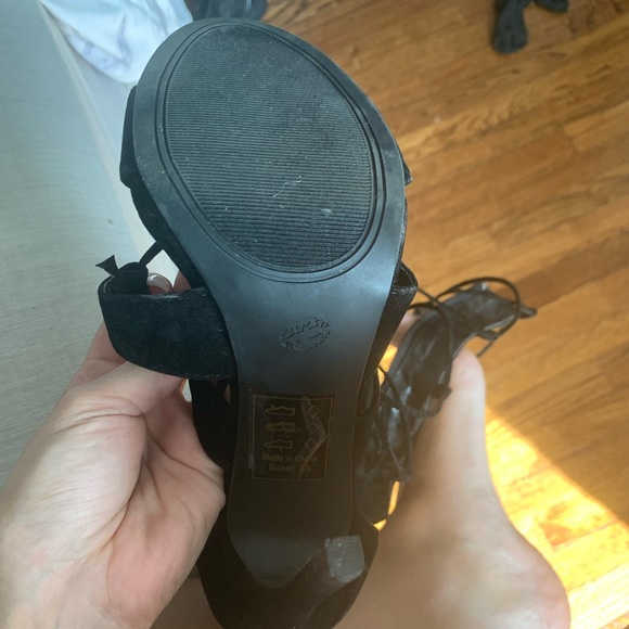 Black lace up heel - Picture 6 of 6